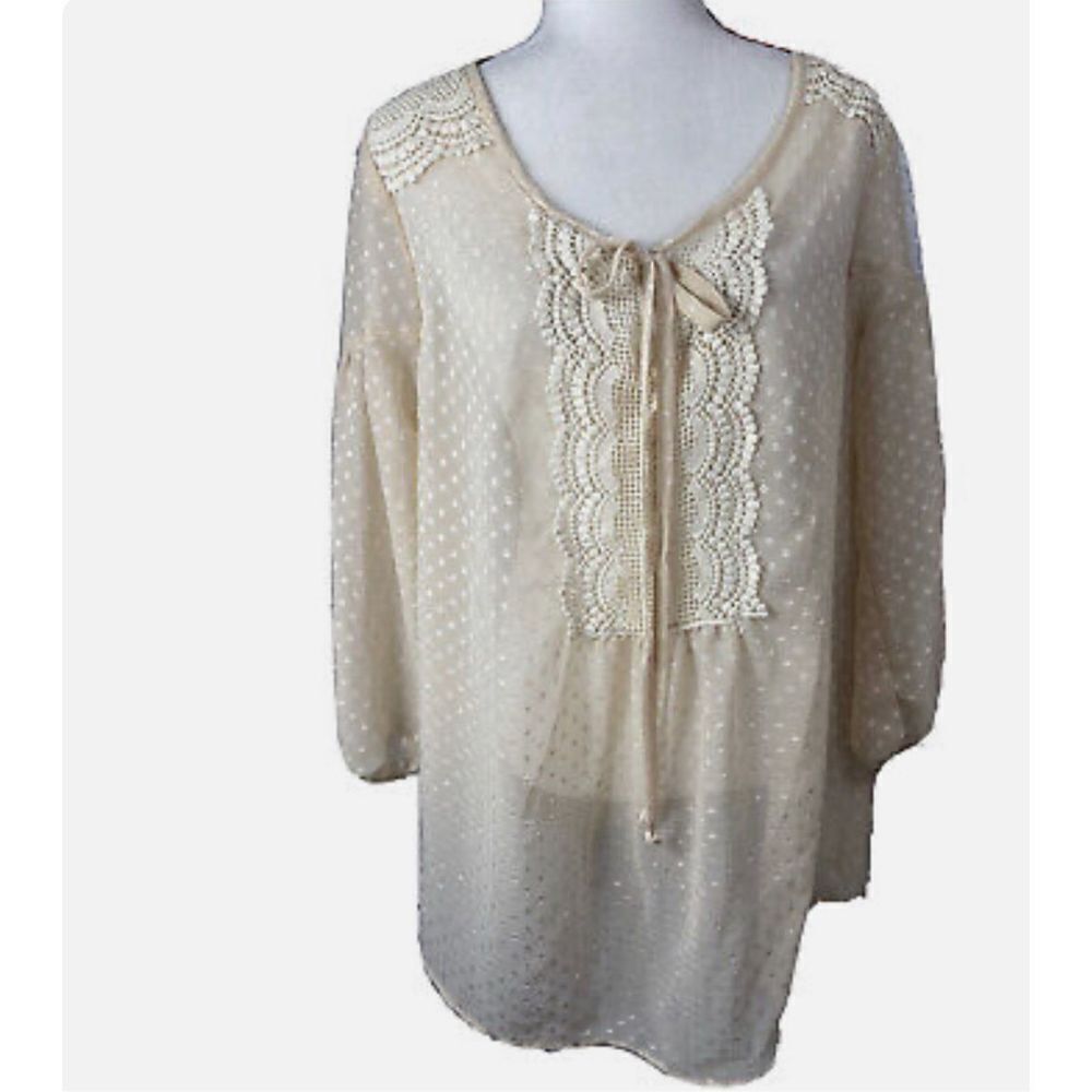 NEW WITH TAGS WOMEN Cal style . womens top Size L, NWT . beige 3/4 sleeve Bl crc